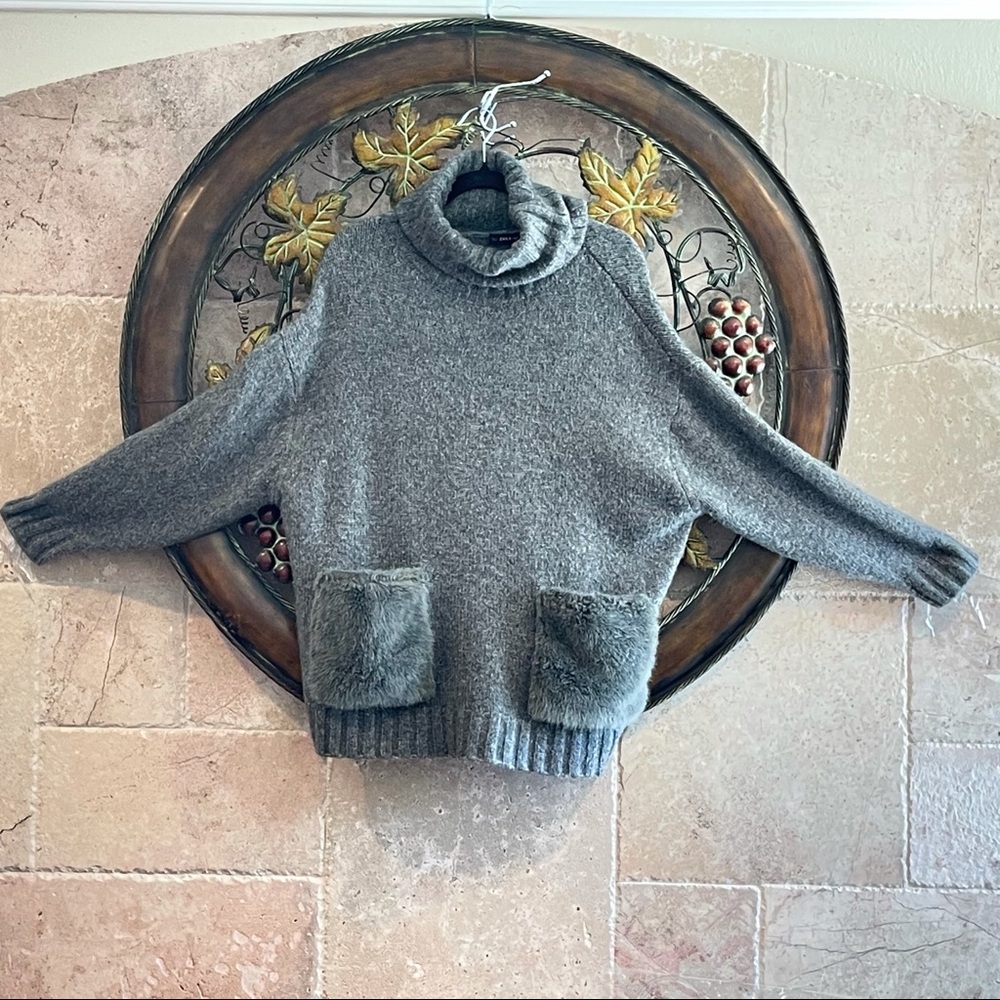 Zara Knit Sweater RN 77302 Size S Gray color  NWOT